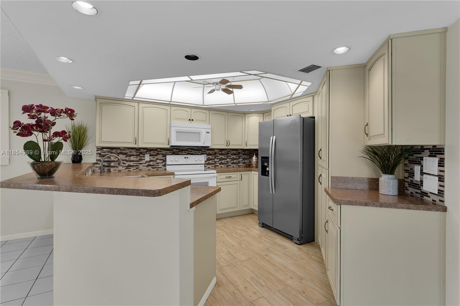 MARINA 46 CONDOMINIUM - Residential