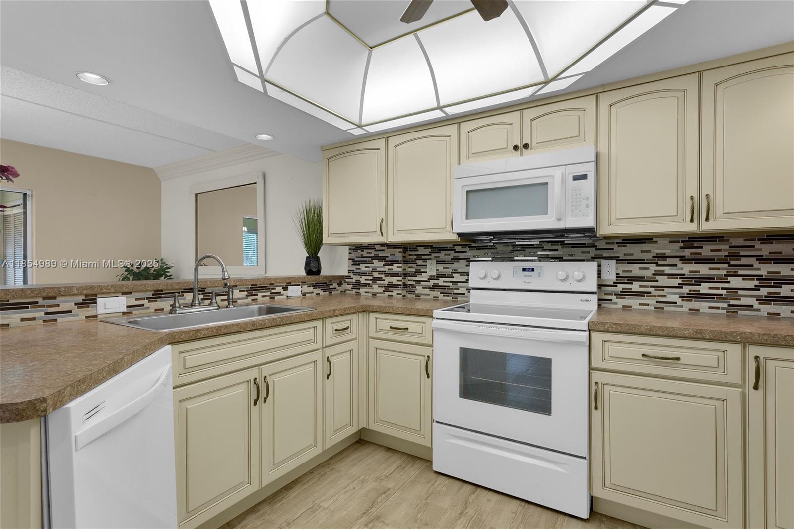 MARINA 46 CONDOMINIUM - Residential