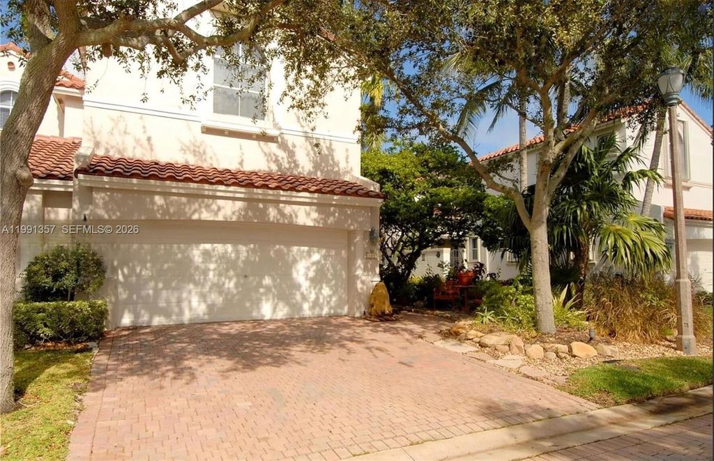 Photo of 949 N Harbor Vw N, Hollywood, FL 33019 (MLS # A11991357)