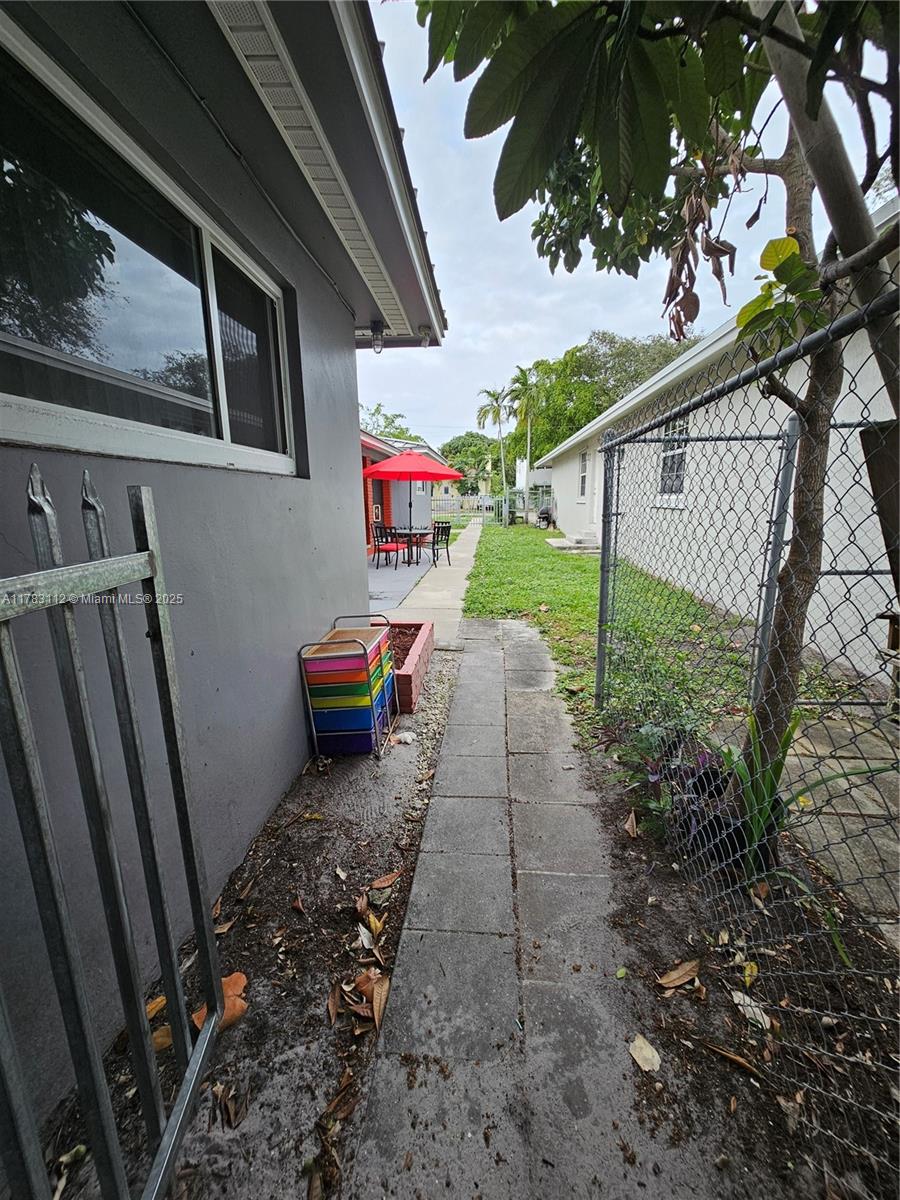 HOLLYWOOD - Residential Lease