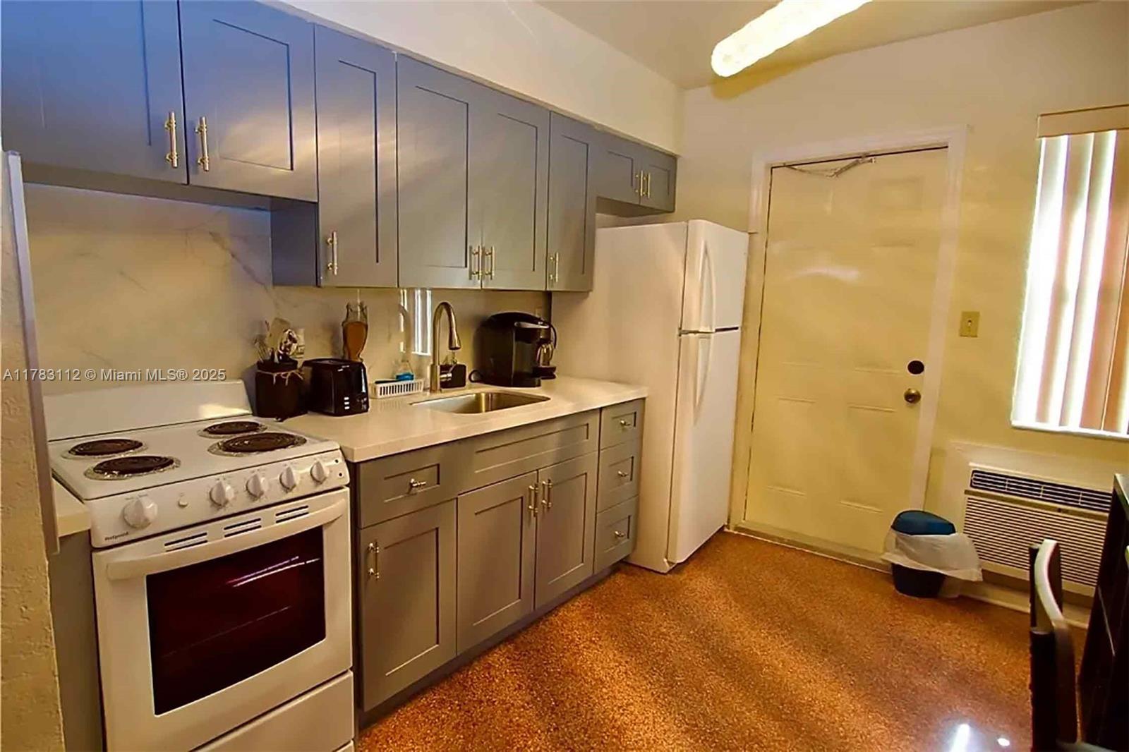 HOLLYWOOD - Residential Lease