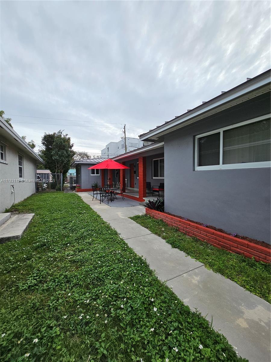 HOLLYWOOD - Residential Lease