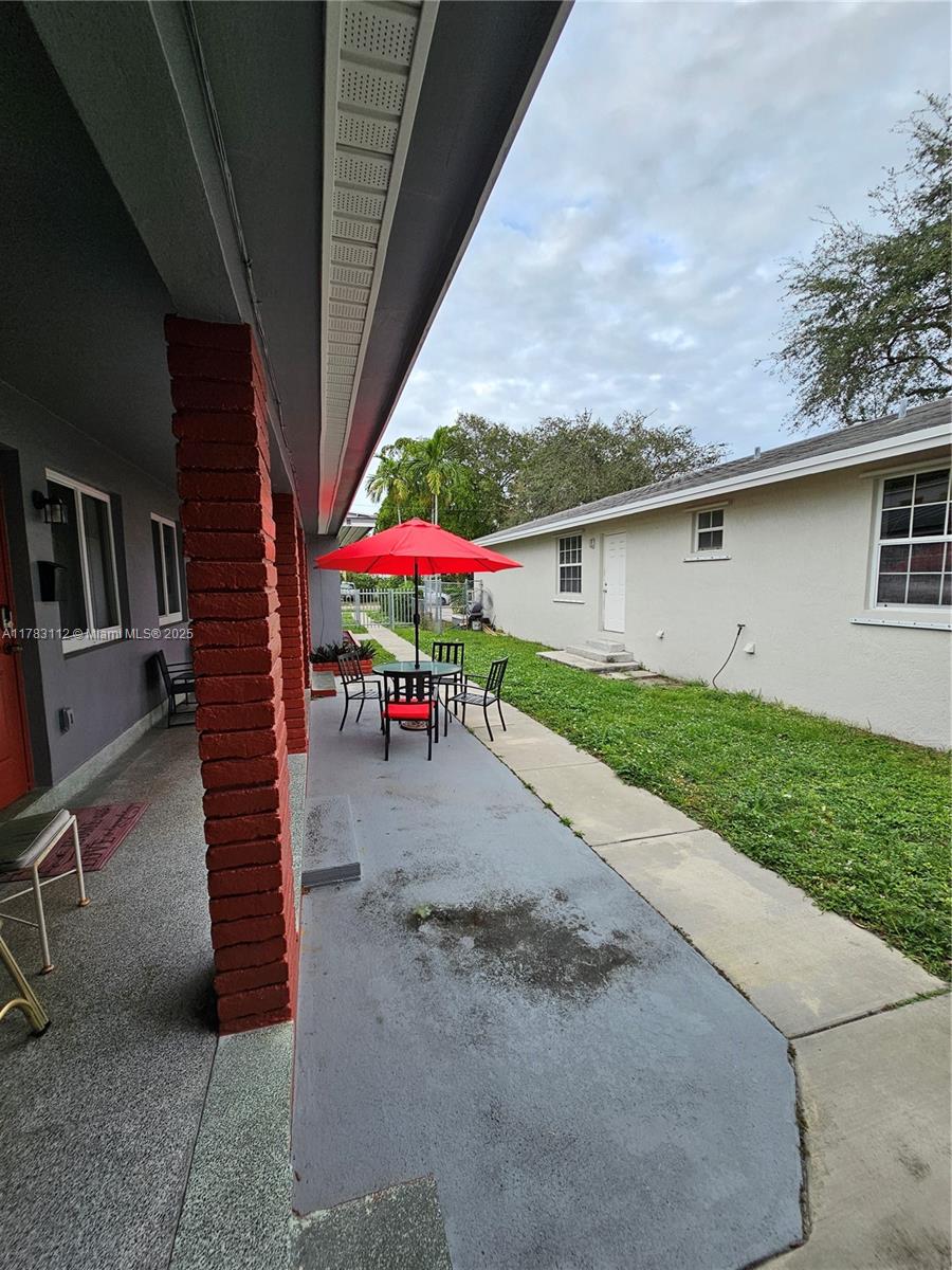 HOLLYWOOD - Residential Lease