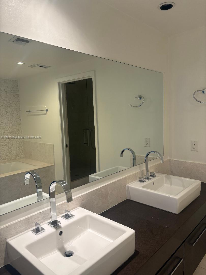 JADE OCEAN CONDO - Residential