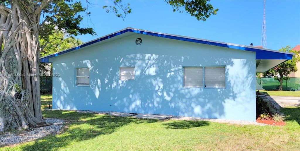 Photo of 908 Greenbriar Dr #908, Lake Park, FL 33403 (MLS # A11460459)