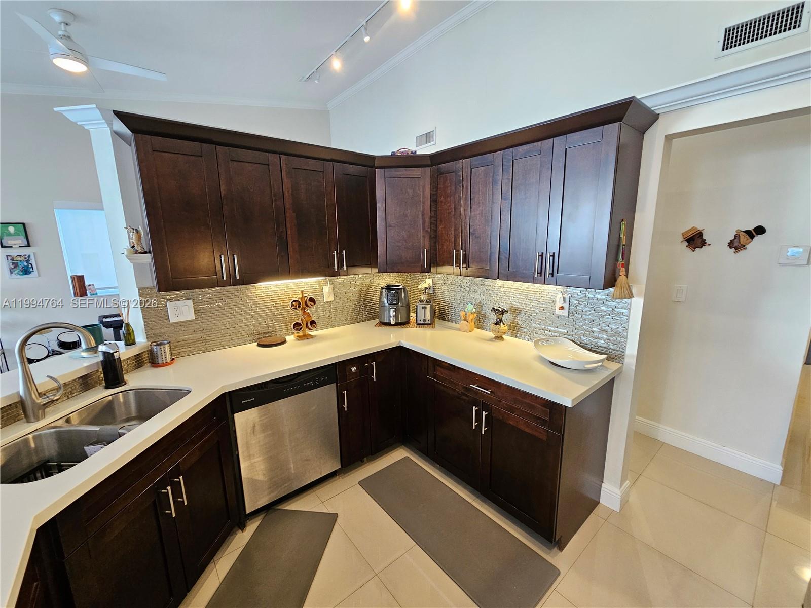 DORAL CHASE 1ST ADDN AMEN - Residential Lease