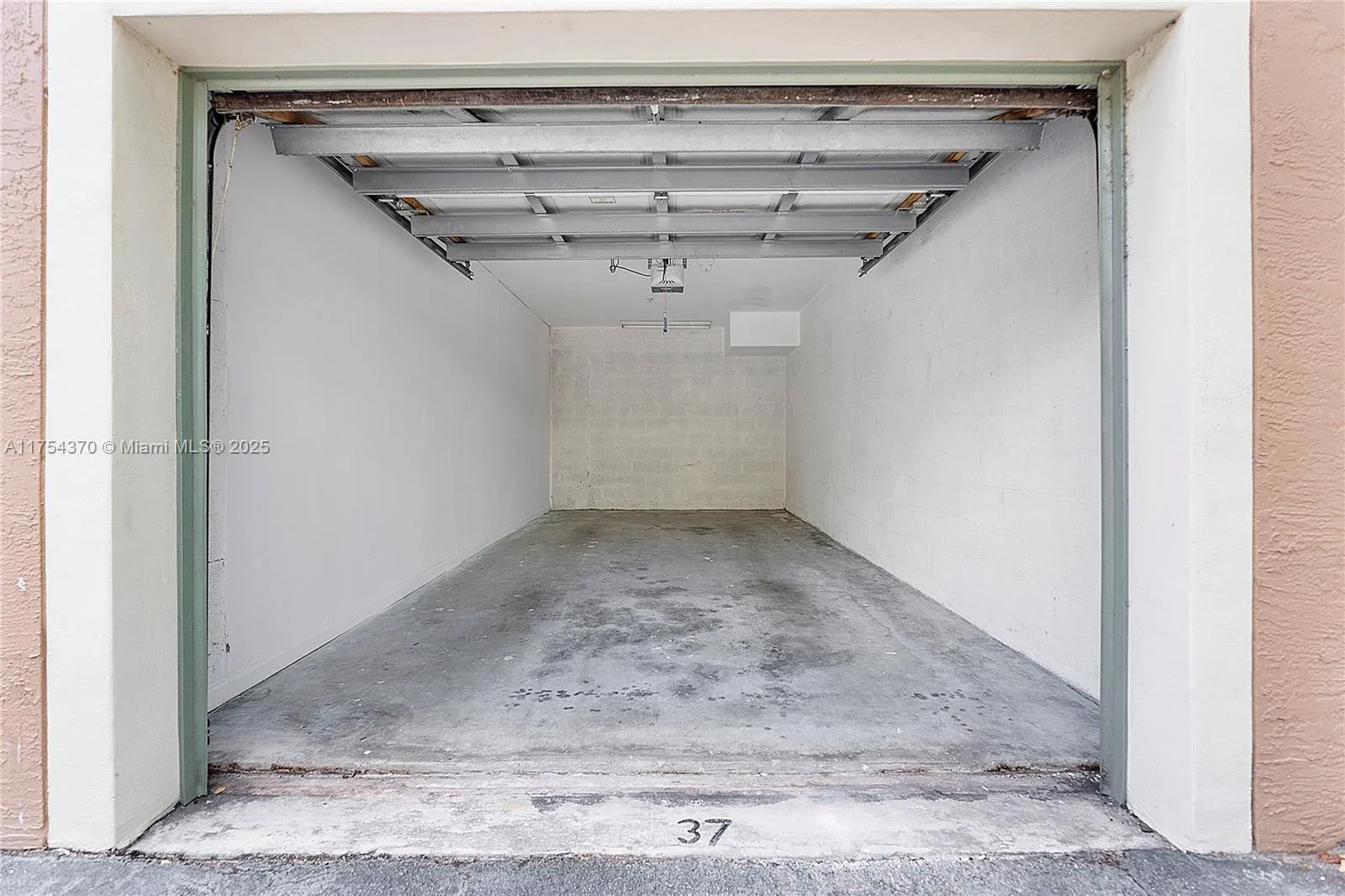 Coconut Creek, Florida 33073, United States, 2 Bedrooms Bedrooms, ,1 BathroomBathrooms,Residential,Active,83921