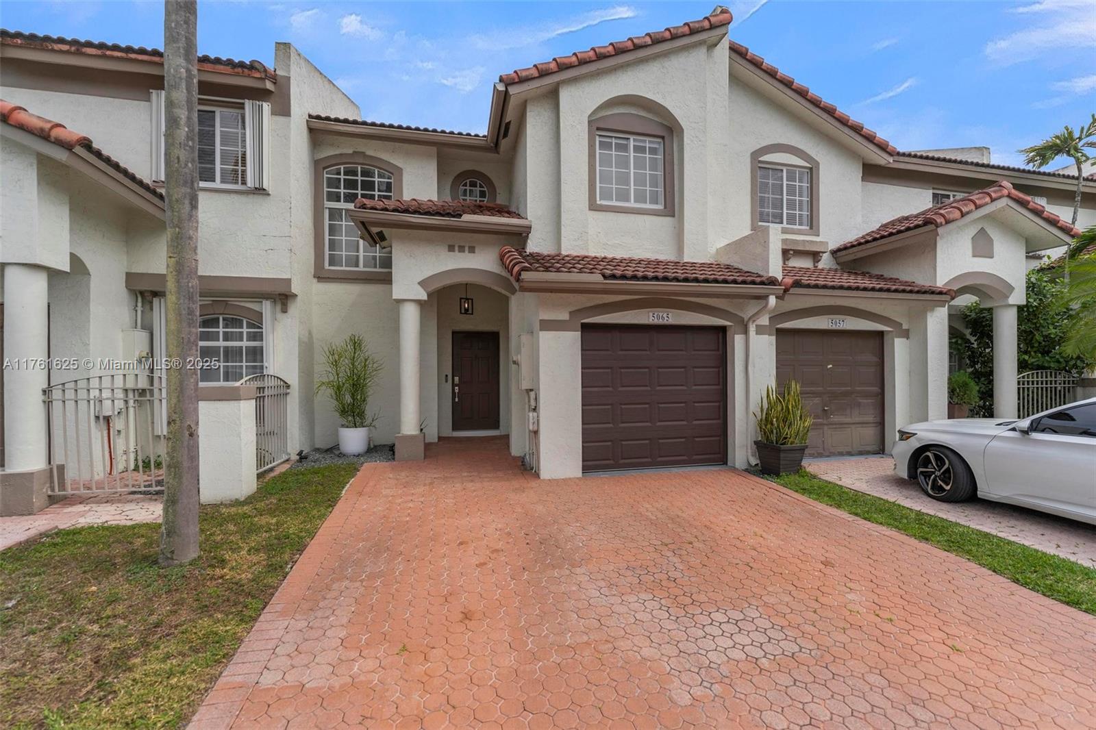 Rental Property at 5065 Nw 114th Ct, Doral, Miami-Dade County, Florida - Bedrooms: 3 
Bathrooms: 3  - $3,950 MO.