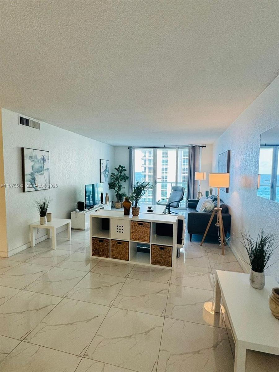 TIDES ON HOLLYWOOD BEACH - Residential Lease