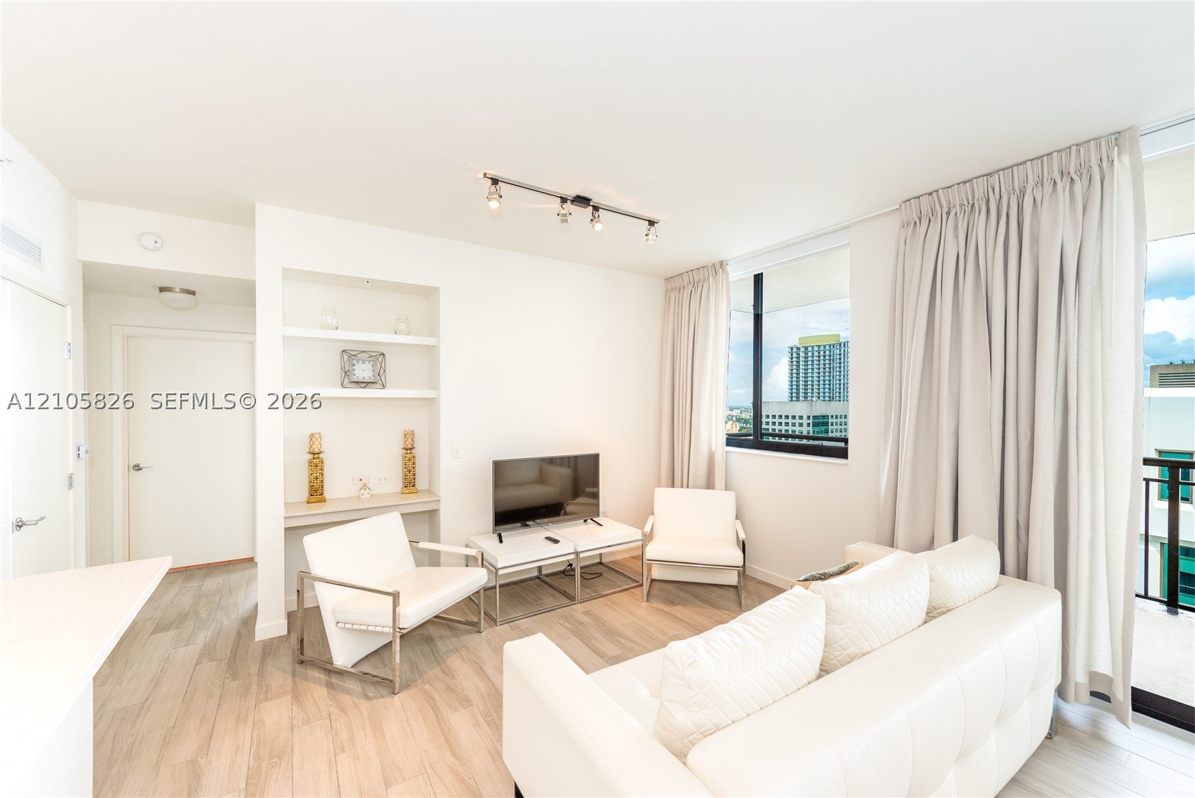 999 SW 1st Ave 3114