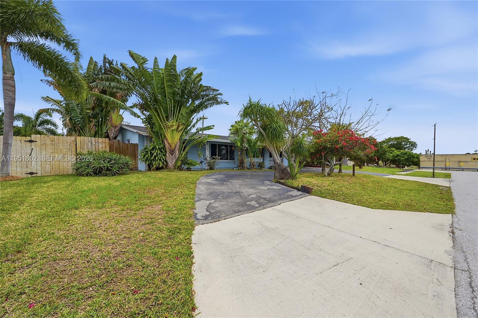 424 SW 7th Ave, Boynton Beach, FL, 33435/$499,000 3 424 SW 7th Ave