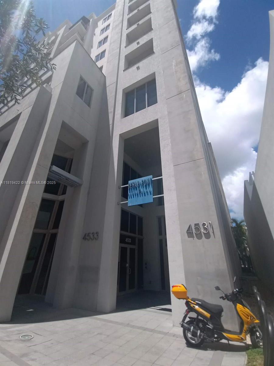 Are you ready to make a professional move to Coral Gables Florida? Great location Ponce de Leon, Gables Merrick Park area -Fully furnished professionally modern offices available for rent immediately. Individual phone line ($60.00) p/ mo. Furnished support staff workstations also available ($225.00 p/mo.) Easy to Show - Additional offices available for lease. From $1100-$1600.each