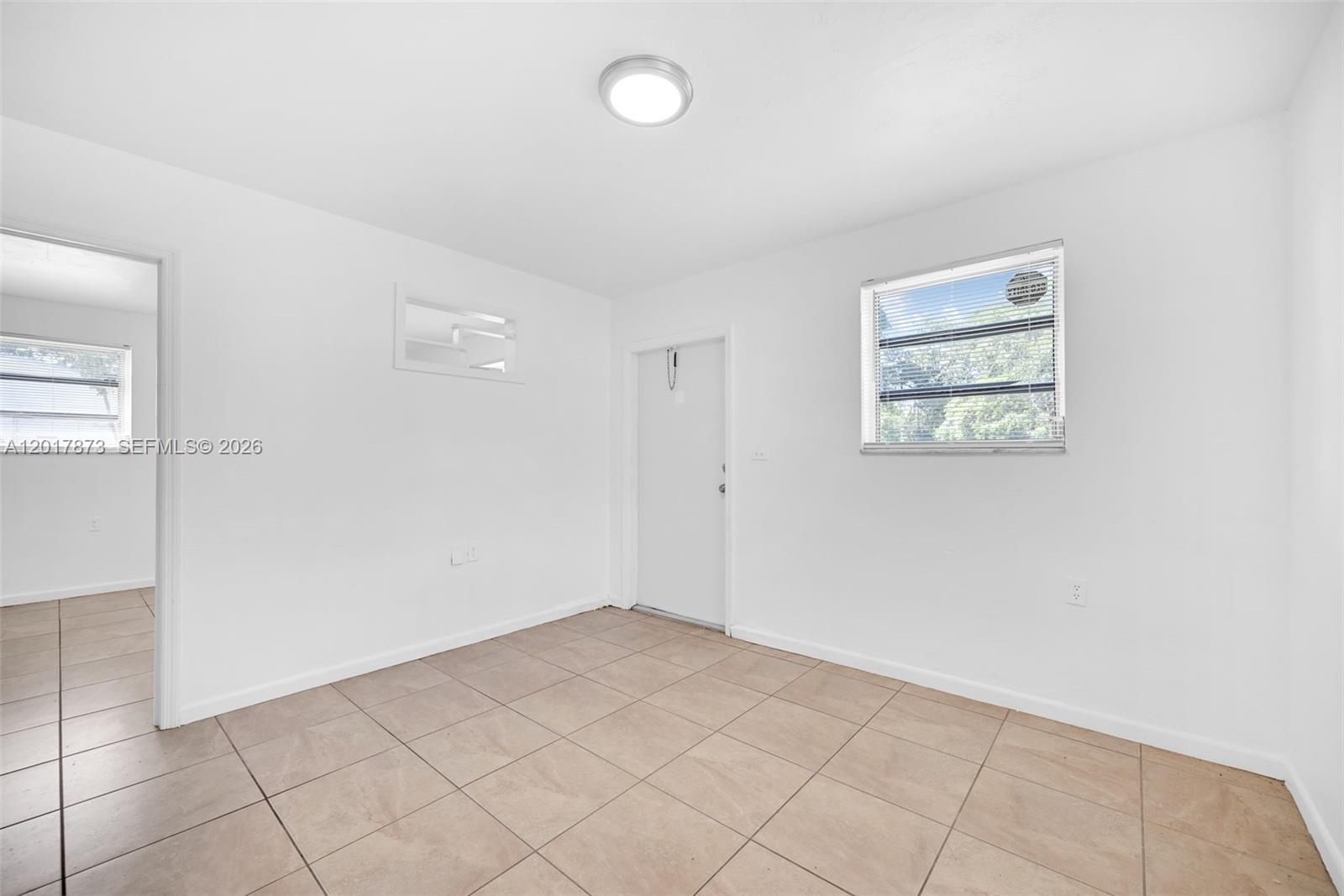 577 NW 90th St 567-3
