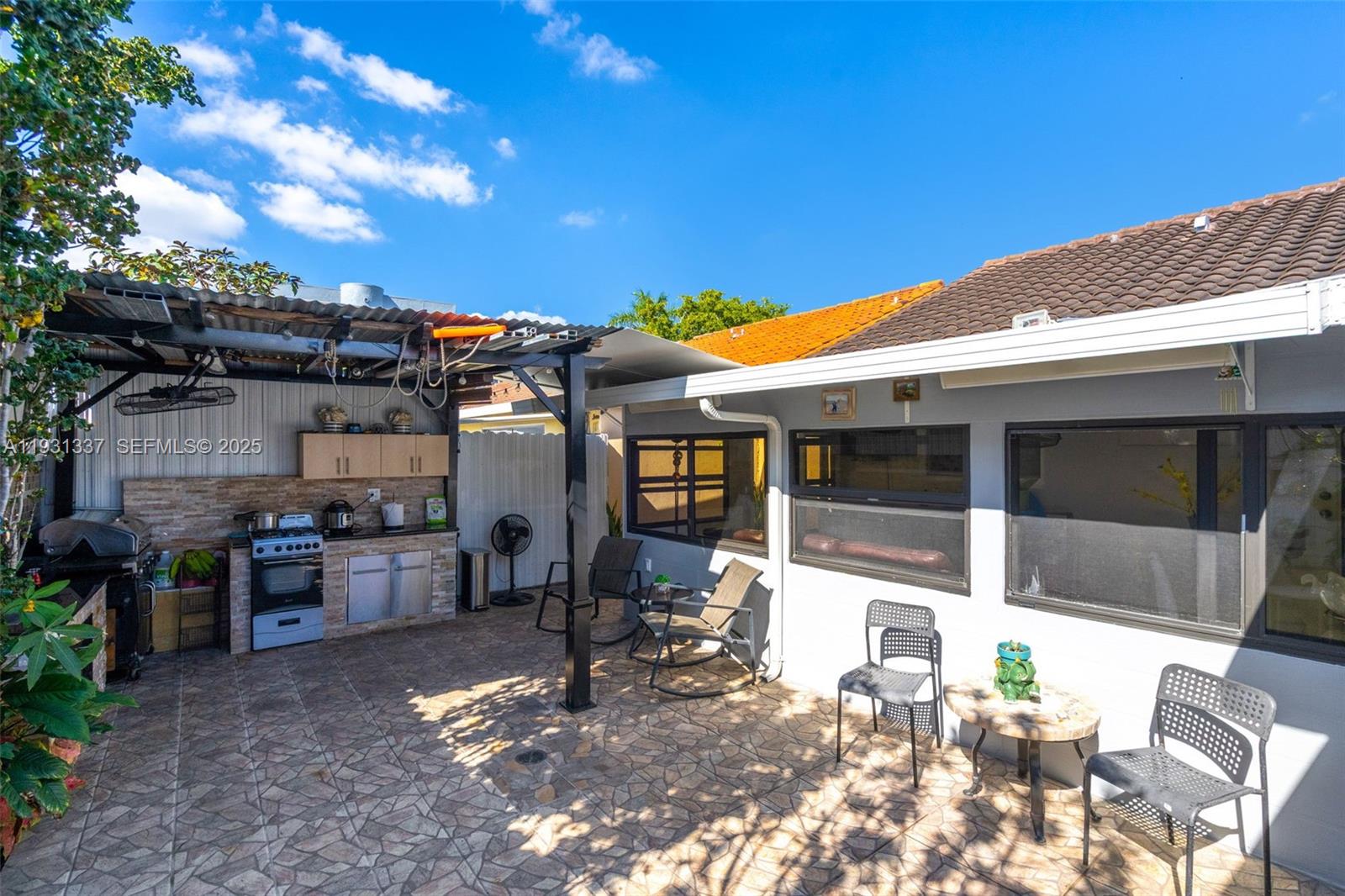 MICHELLE JARDINS NO 2 - Residential Lease