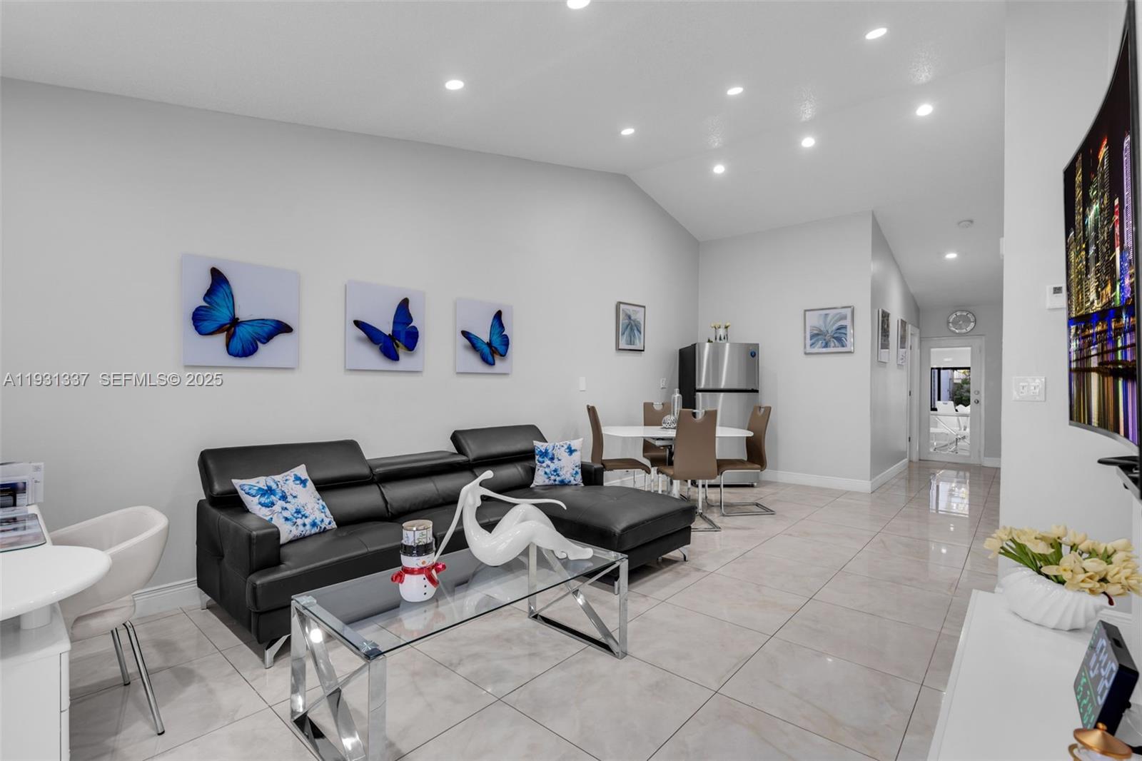 MICHELLE JARDINS NO 2 - Residential Lease