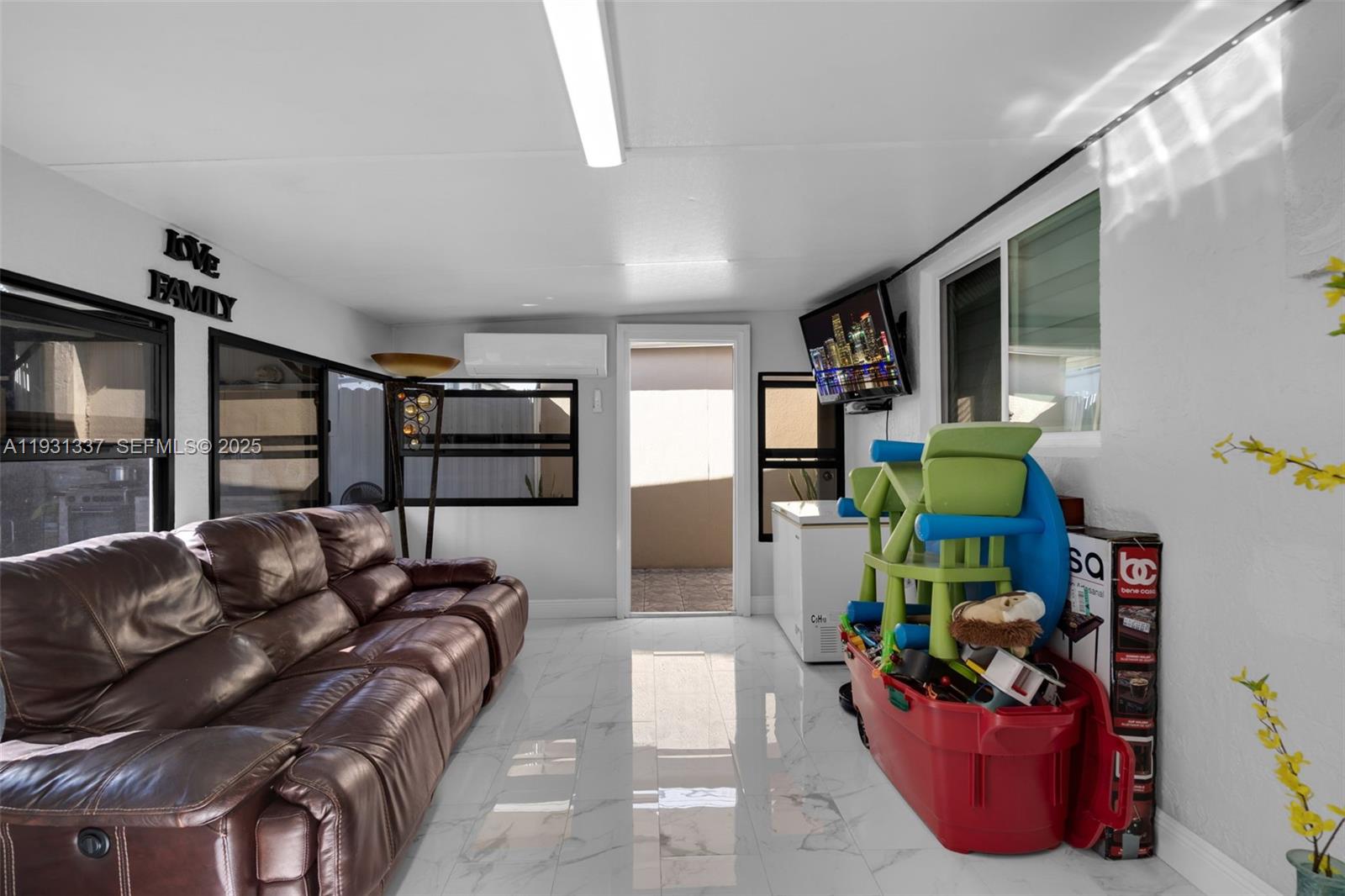 MICHELLE JARDINS NO 2 - Residential Lease