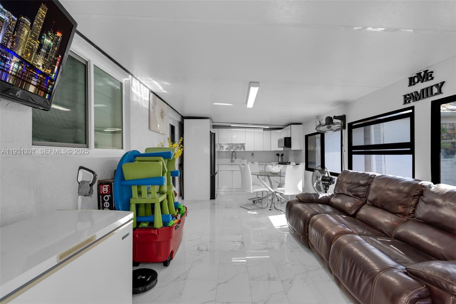 MICHELLE JARDINS NO 2 - Residential Lease