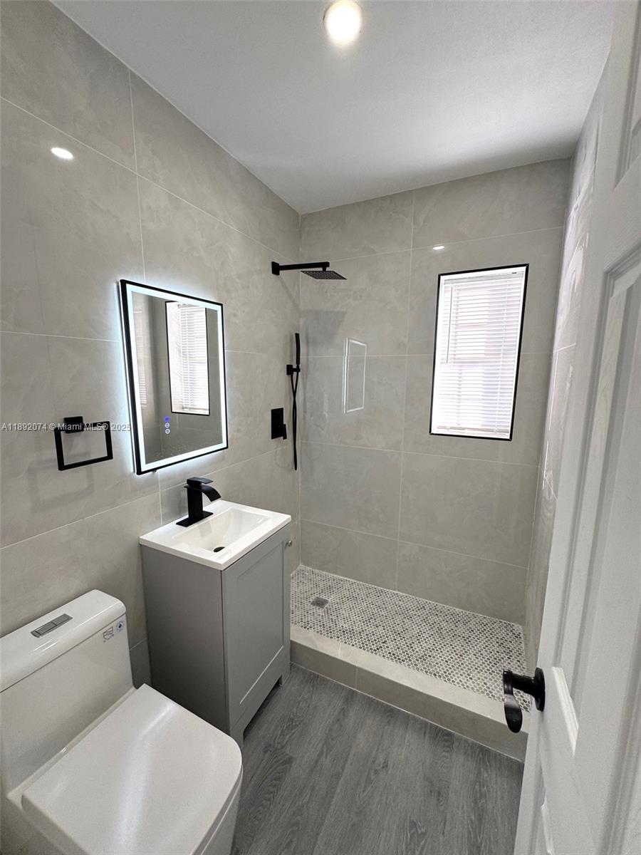 BROADMOOR MANOR - Residential