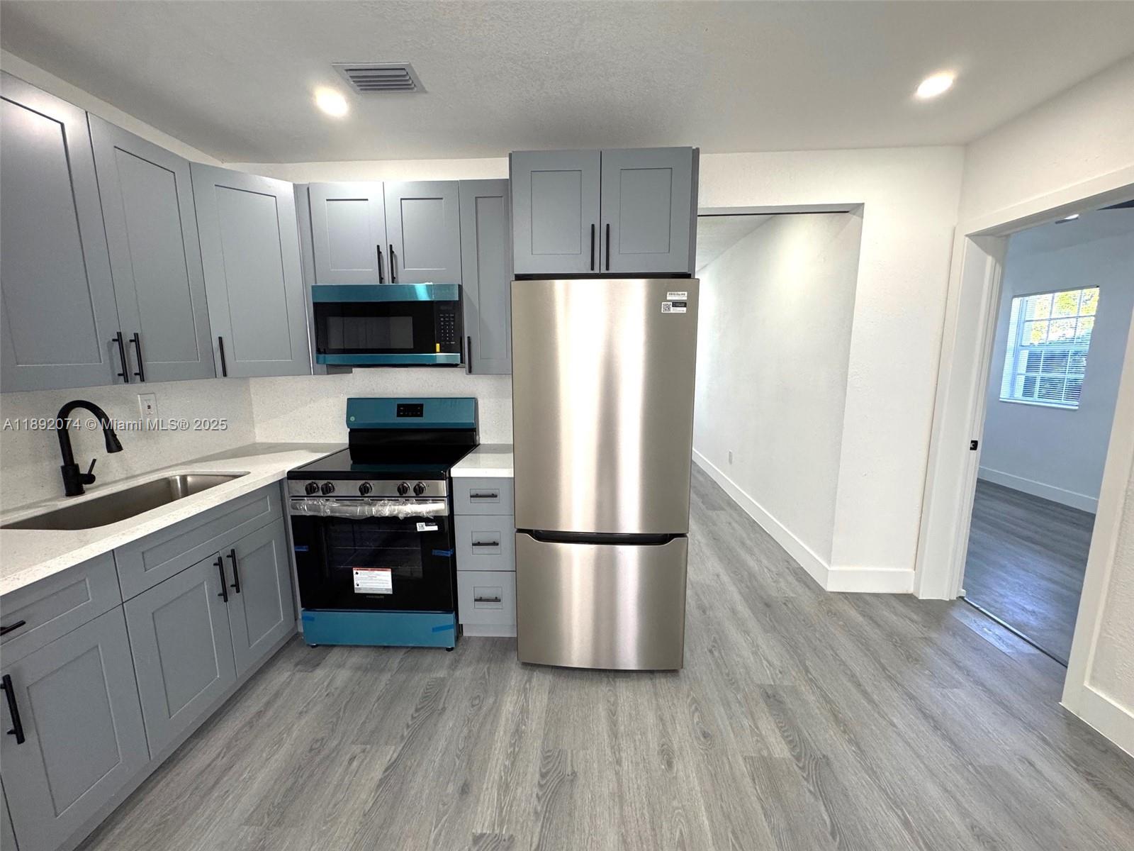 BROADMOOR MANOR - Residential