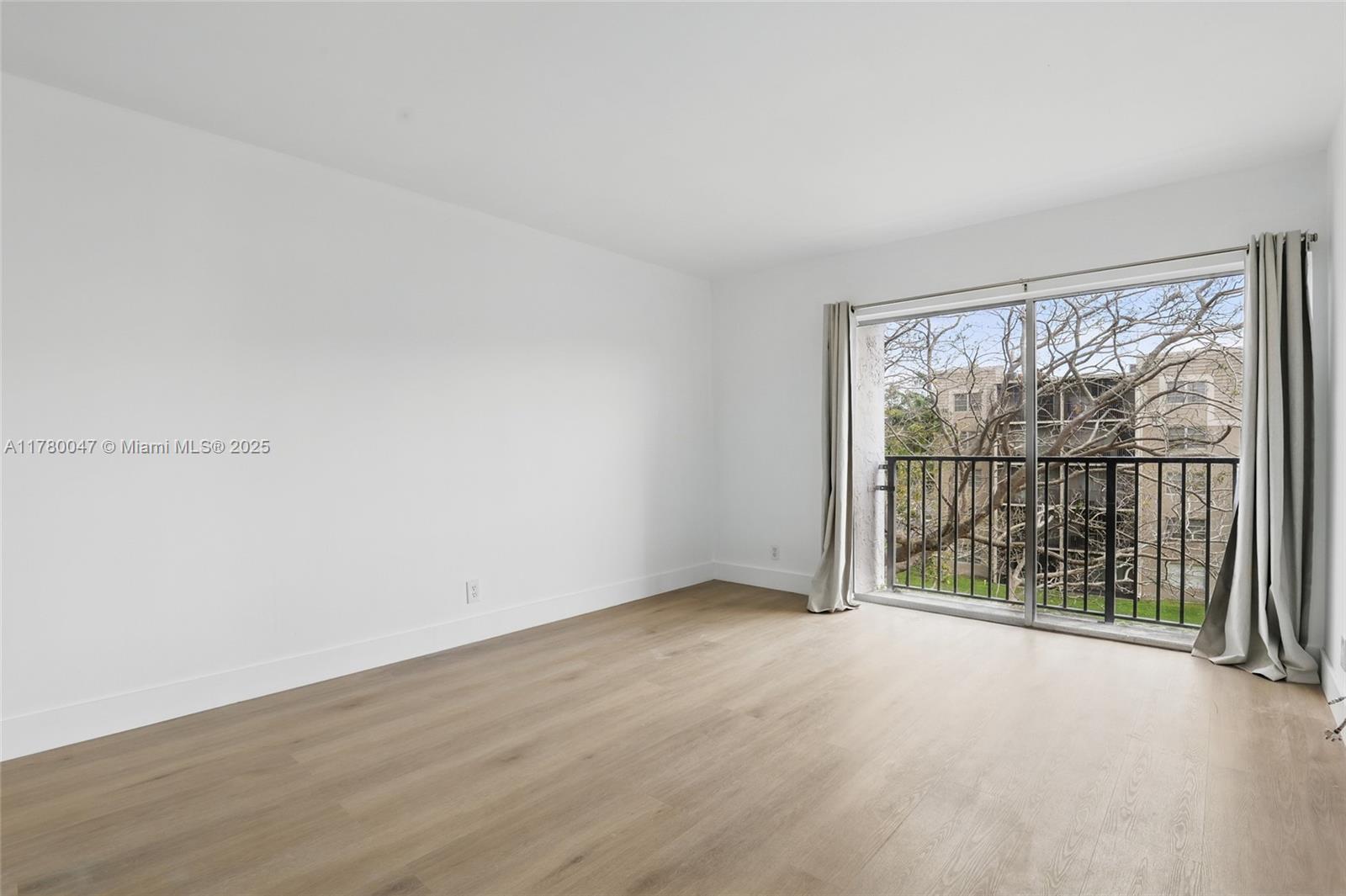 LAKESHORE AT UNIVERSITY P - Residential Lease