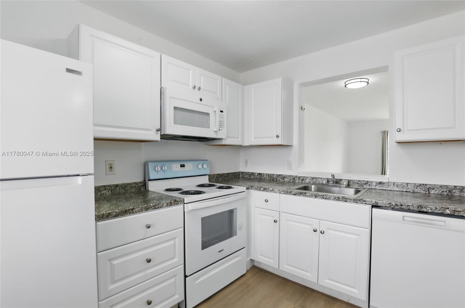 LAKESHORE AT UNIVERSITY P - Residential Lease