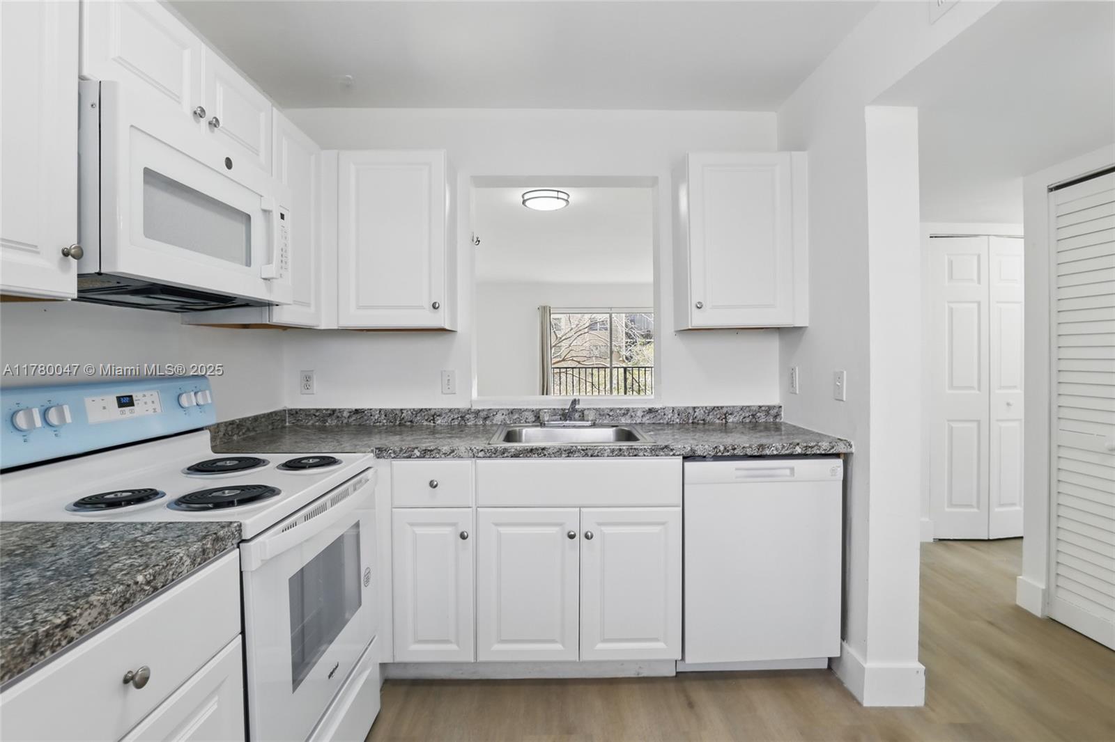 LAKESHORE AT UNIVERSITY P - Residential Lease