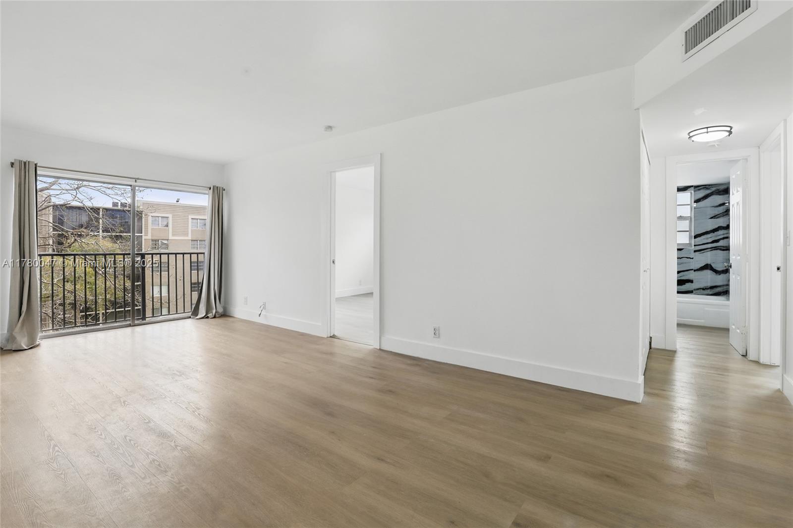 LAKESHORE AT UNIVERSITY P - Residential Lease