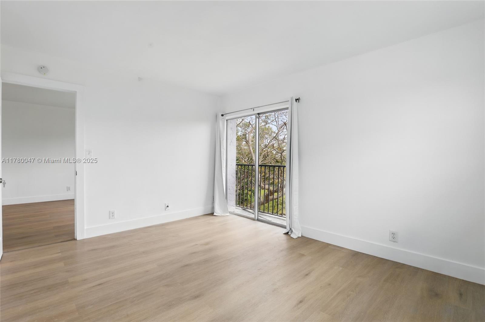 LAKESHORE AT UNIVERSITY P - Residential Lease