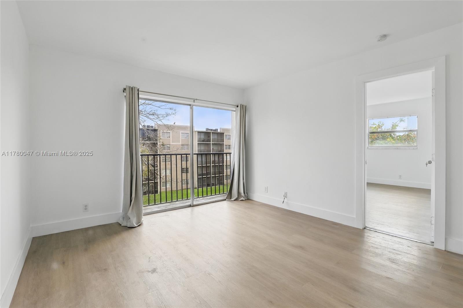 LAKESHORE AT UNIVERSITY P - Residential Lease