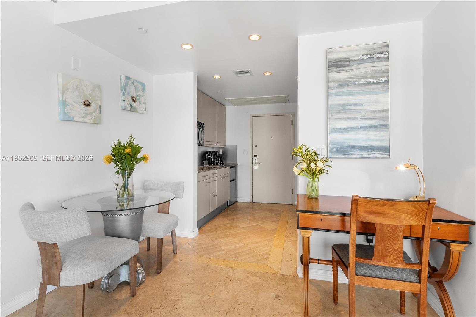 101 Ocean Dr 704, Miami Beach, FL, 33139/$775,000 2 101 Ocean Dr 704