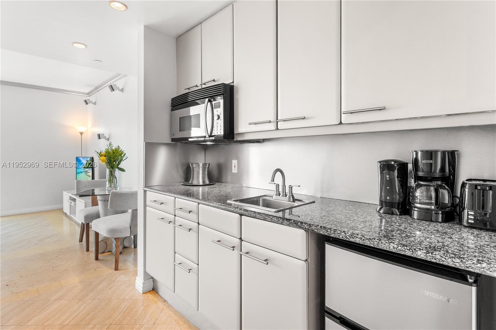 101 Ocean Dr 704, Miami Beach, FL, 33139/$775,000 4 101 Ocean Dr 704