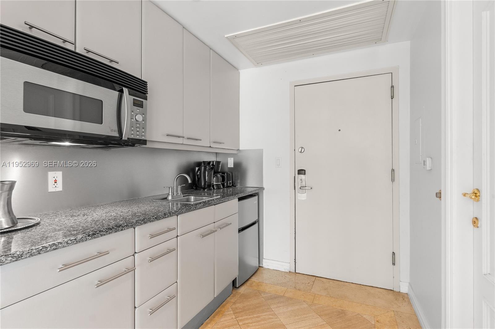 101 Ocean Dr 704, Miami Beach, FL, 33139/$775,000 3 101 Ocean Dr 704