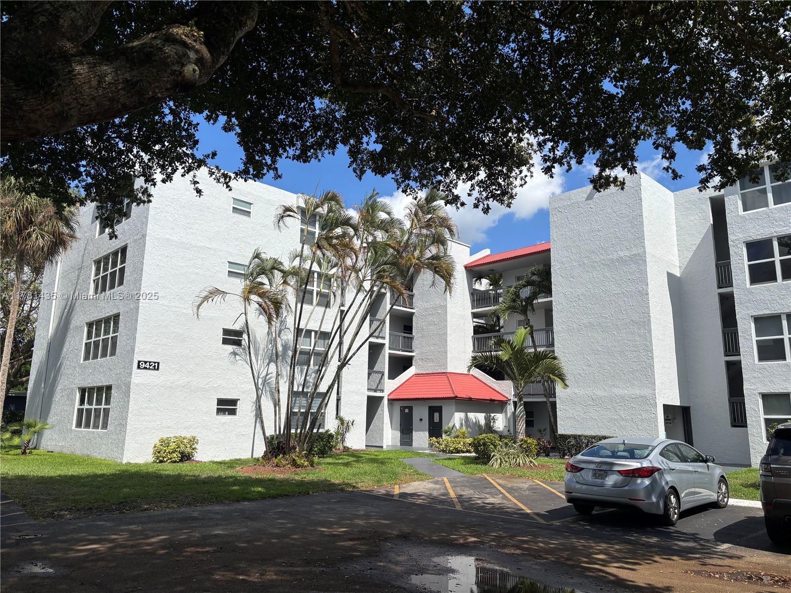 Property for Sale at 9421 Evergreen Pl 402, Davie, Broward County, Florida - Bedrooms: 2 
Bathrooms: 2  - $225,000