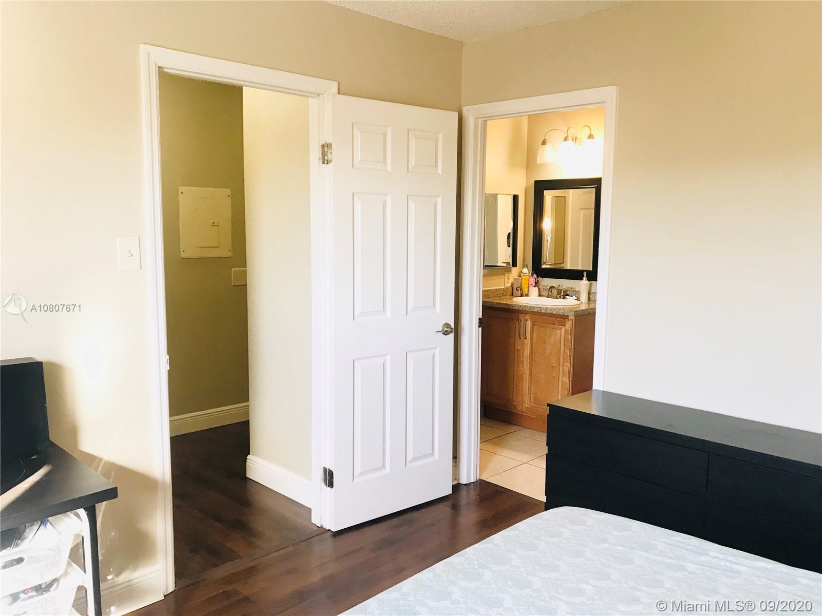 ROYAL PALM PLACE - Residential