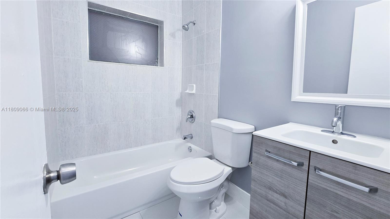 DEL REY PARK CONDO - Residential Lease