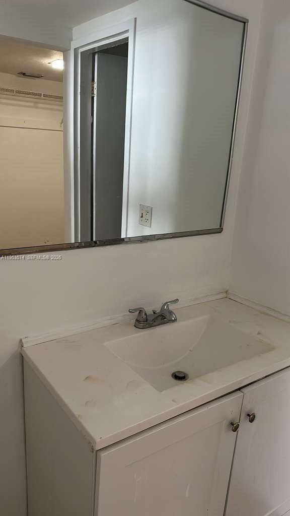 EASTERN SHORES WHITE HOUSE - Residential