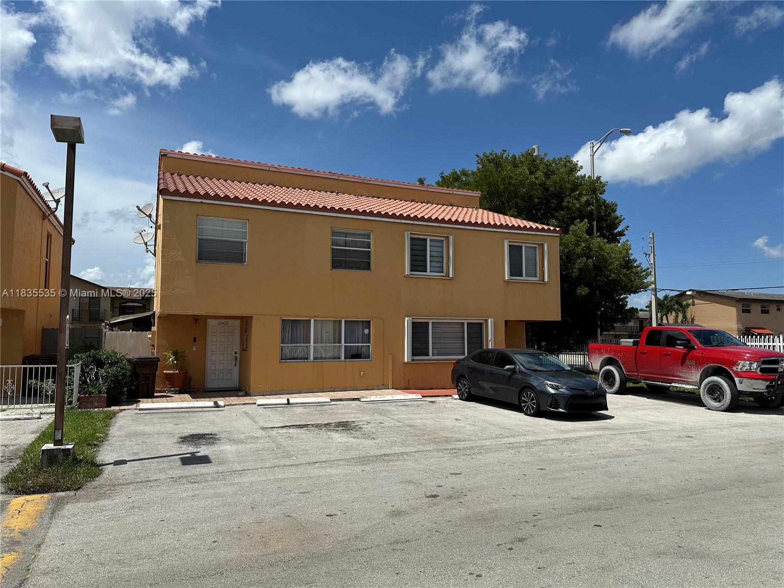 2405 W 54th Pl 03, Hialeah, FL, 33016/$350,000 1 2405 W 54th Pl 03