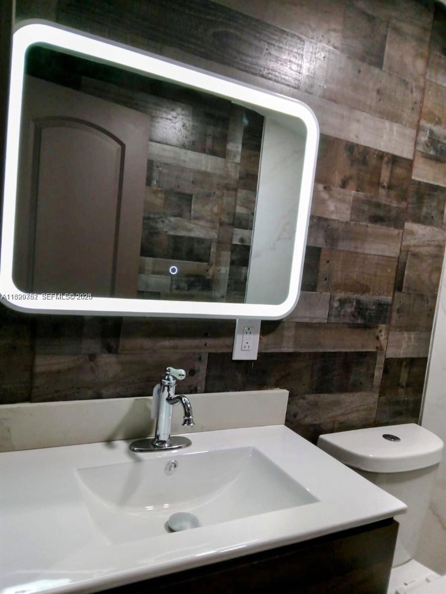 2720 NW 29th St 2720