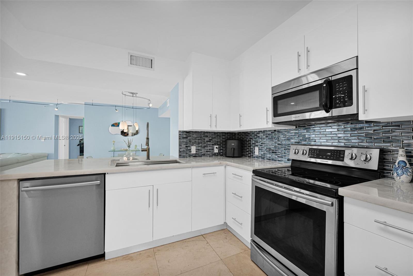 THE MARK ON BRICKELL COND - Residential