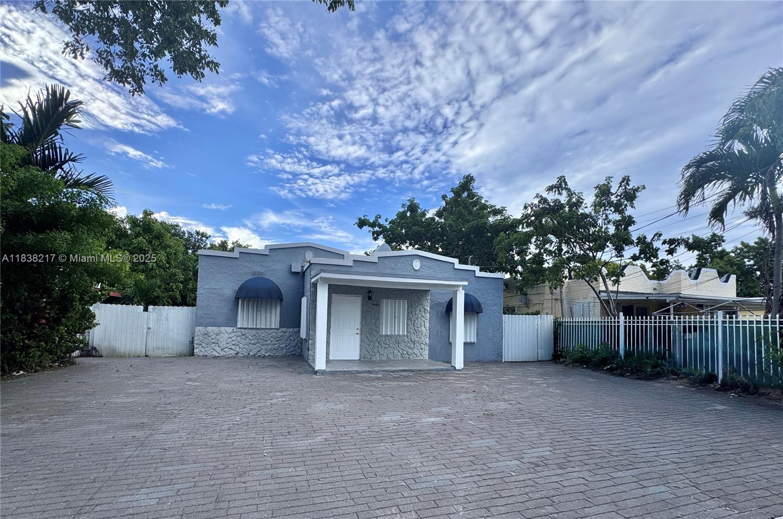 Exceptional Investment Opportunity! This renovated multifamily offers four separate units generating $8,000+ in monthly income with long-term tenants and full occupancy. Utilities are included for front unit and efficiencies. Located on a spacious 7,666 sqft lot in a high-demand, rapidly developing area, this property offers strong, consistent cash flow. With versatile rental configurations and minimal vacancy, this is a turnkey income-producing asset. Ideal for savvy investors seeking stability and growth. Contact listing agent for showings—please do not disturb tenants.