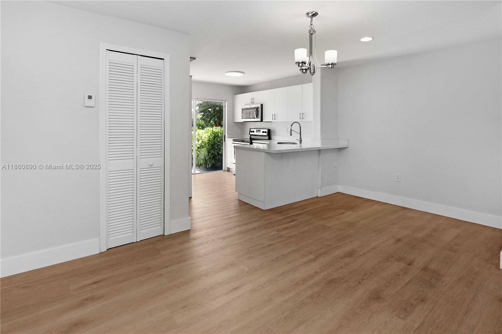 DORAL GRAND CONDO - Residential