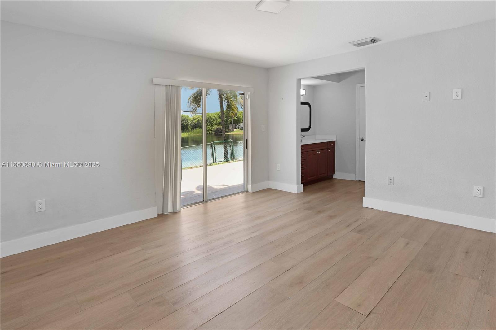 DORAL GRAND CONDO - Residential