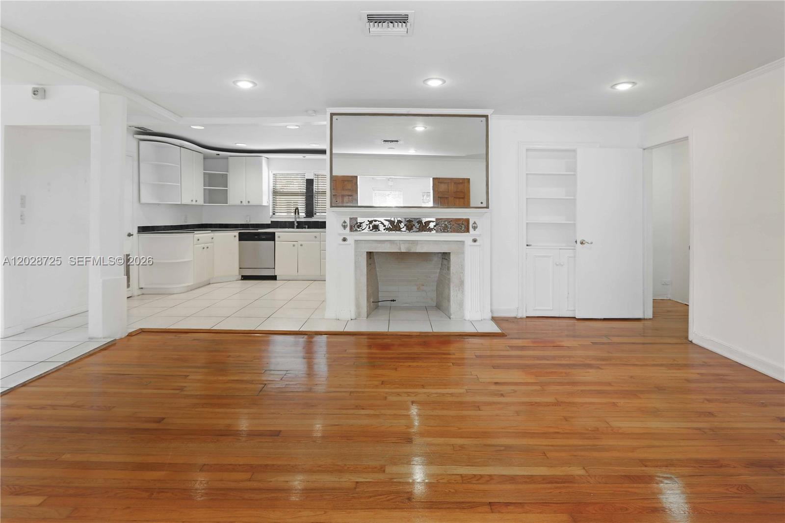 706 S 19th Ave 706
