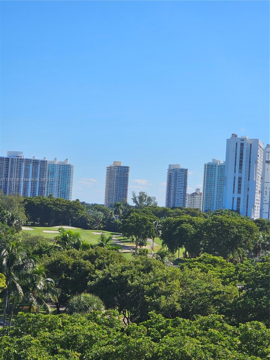 20500 W Country Club Dr 716