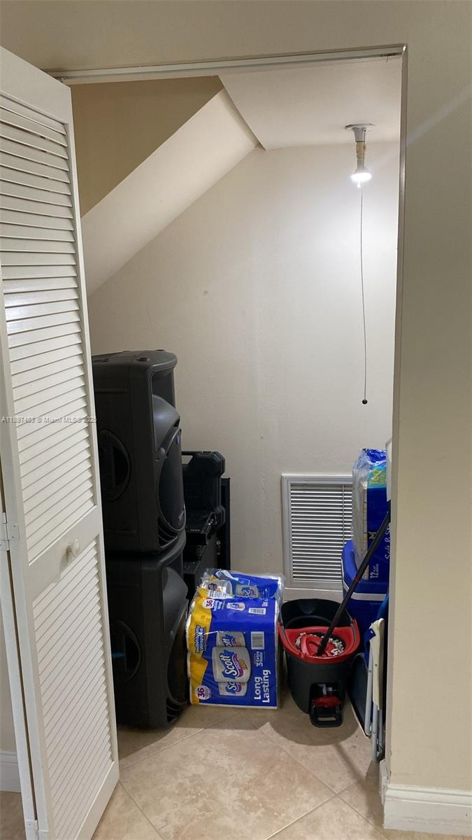 SHERBROOKE - Residential Lease
