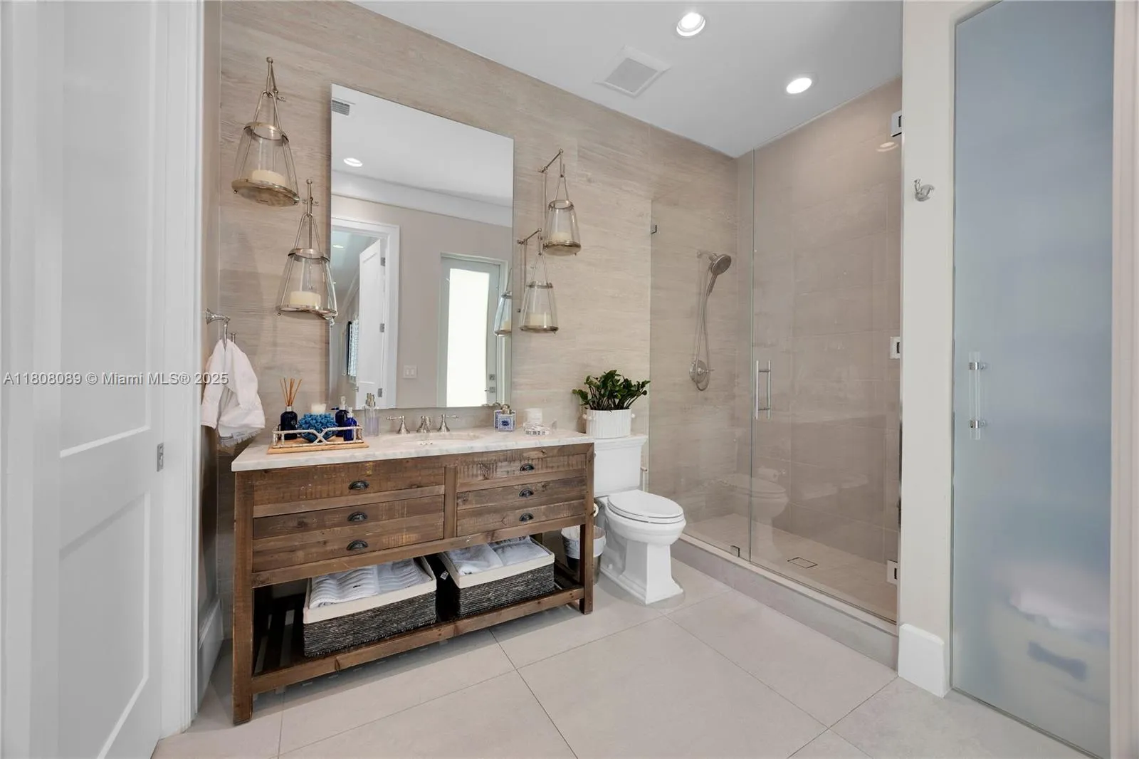 Pinecrest, Florida 33156, United States, 5 Bedrooms Bedrooms, ,4 BathroomsBathrooms,Residential,Active,135638