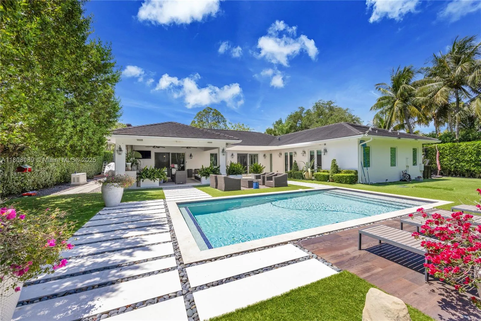 Pinecrest, Florida 33156, United States, 5 Bedrooms Bedrooms, ,4 BathroomsBathrooms,Residential,Active,135638