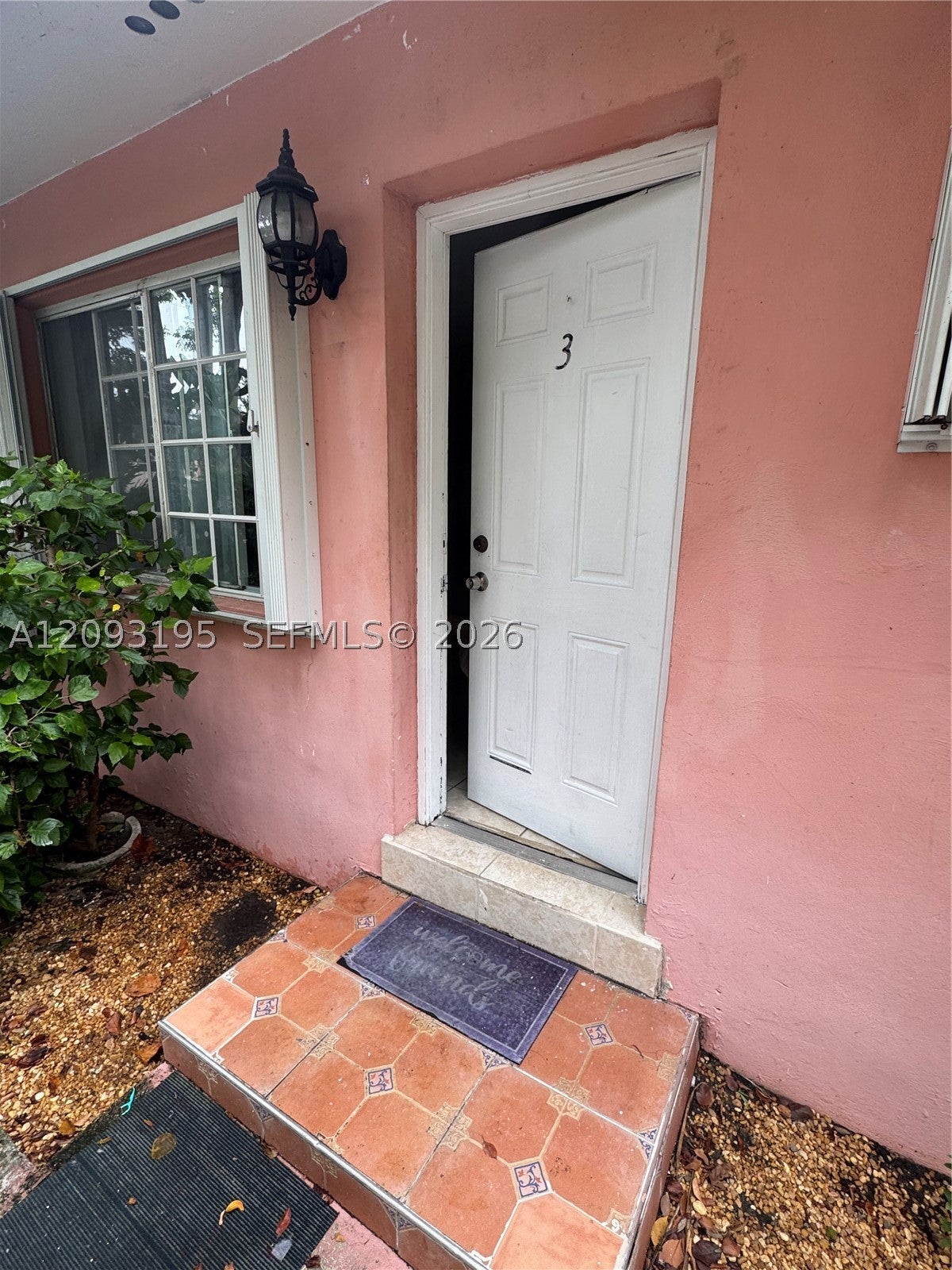 View photos, virtual tours, details... 1020 SW 5th St 3