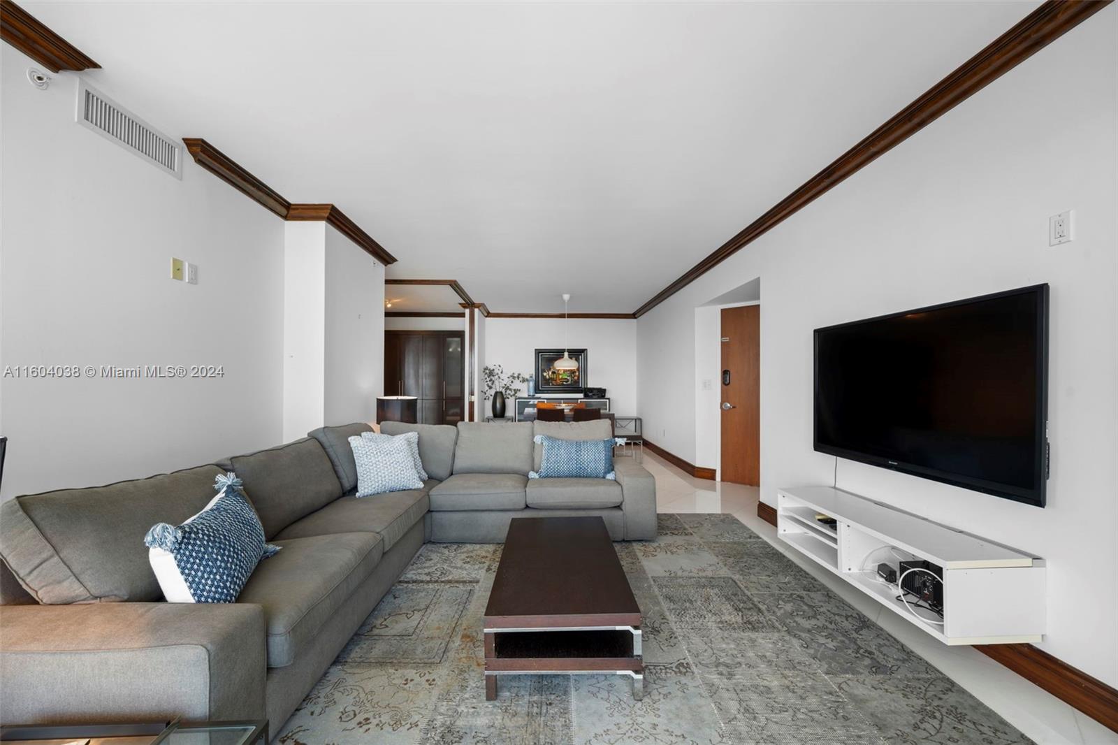 6365 Collins Ave 3904