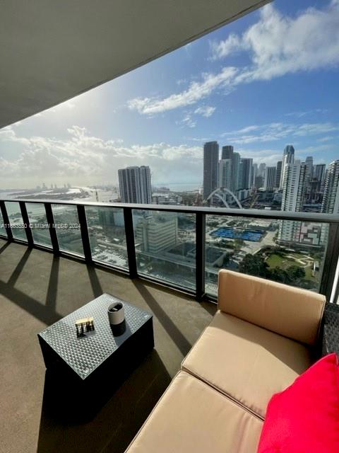 CANVAS CONDO - Residential